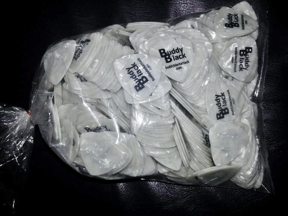 Bag Of Pickworld Buddy Black Signature Guitar Picks